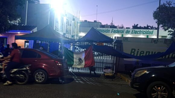 Levantan plantón en CFE tras acuerdo de pagos; mantendrán vigilancia al cumplimiento en Guasave, Sinaloa