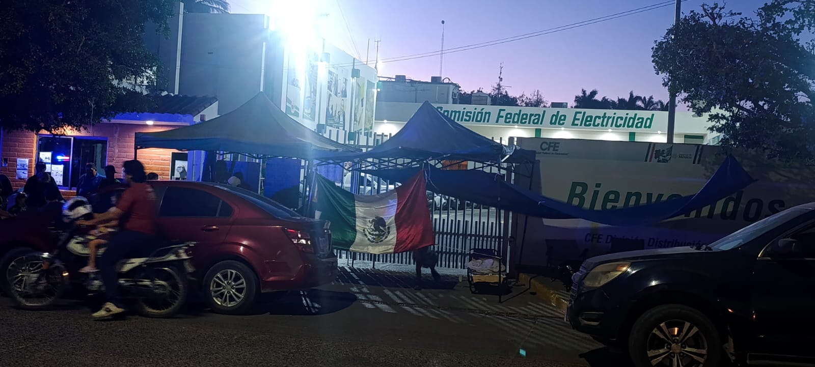Levantan plantón en la CFE Guasave