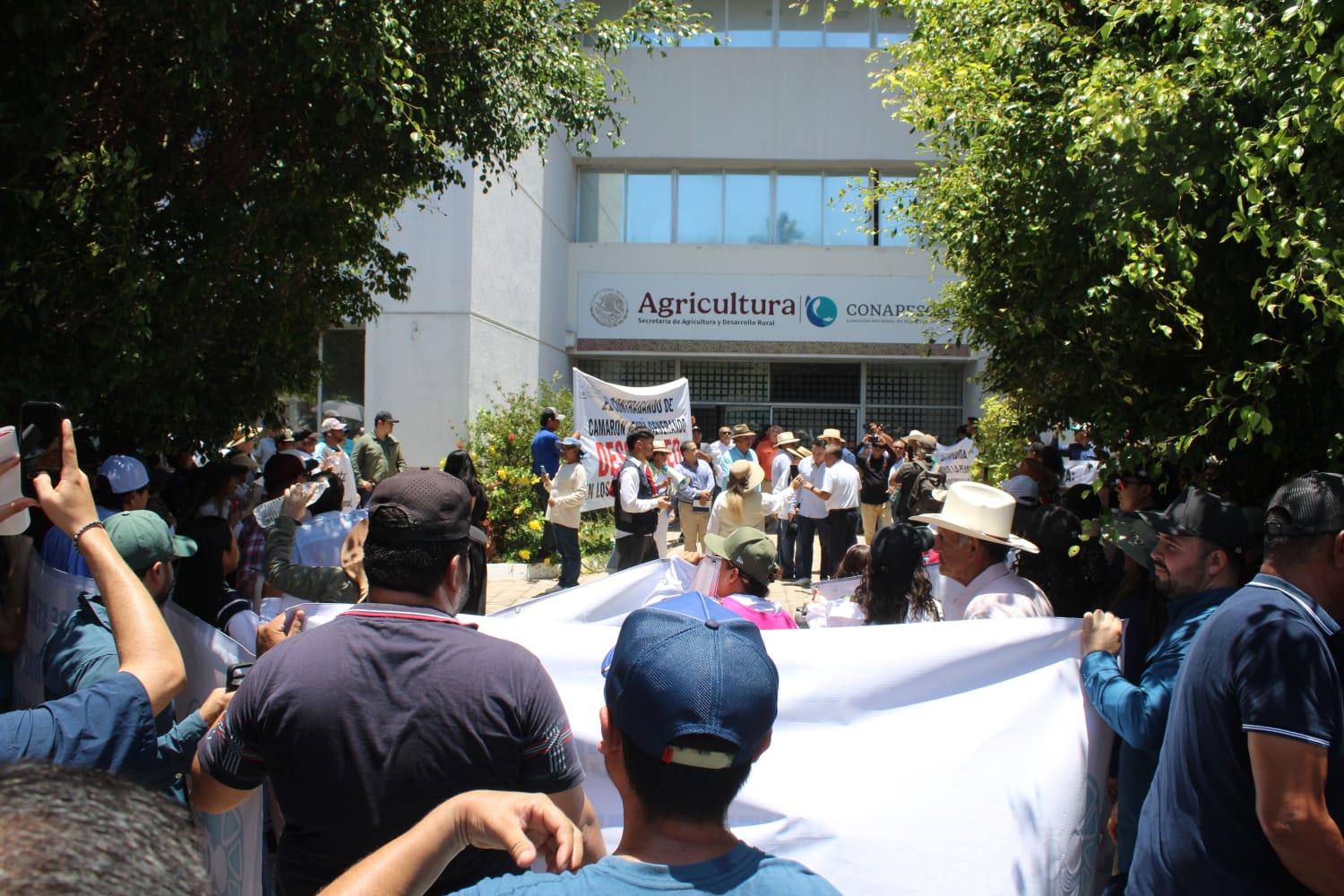 Acuacultores se manifiestan en Mazatlán