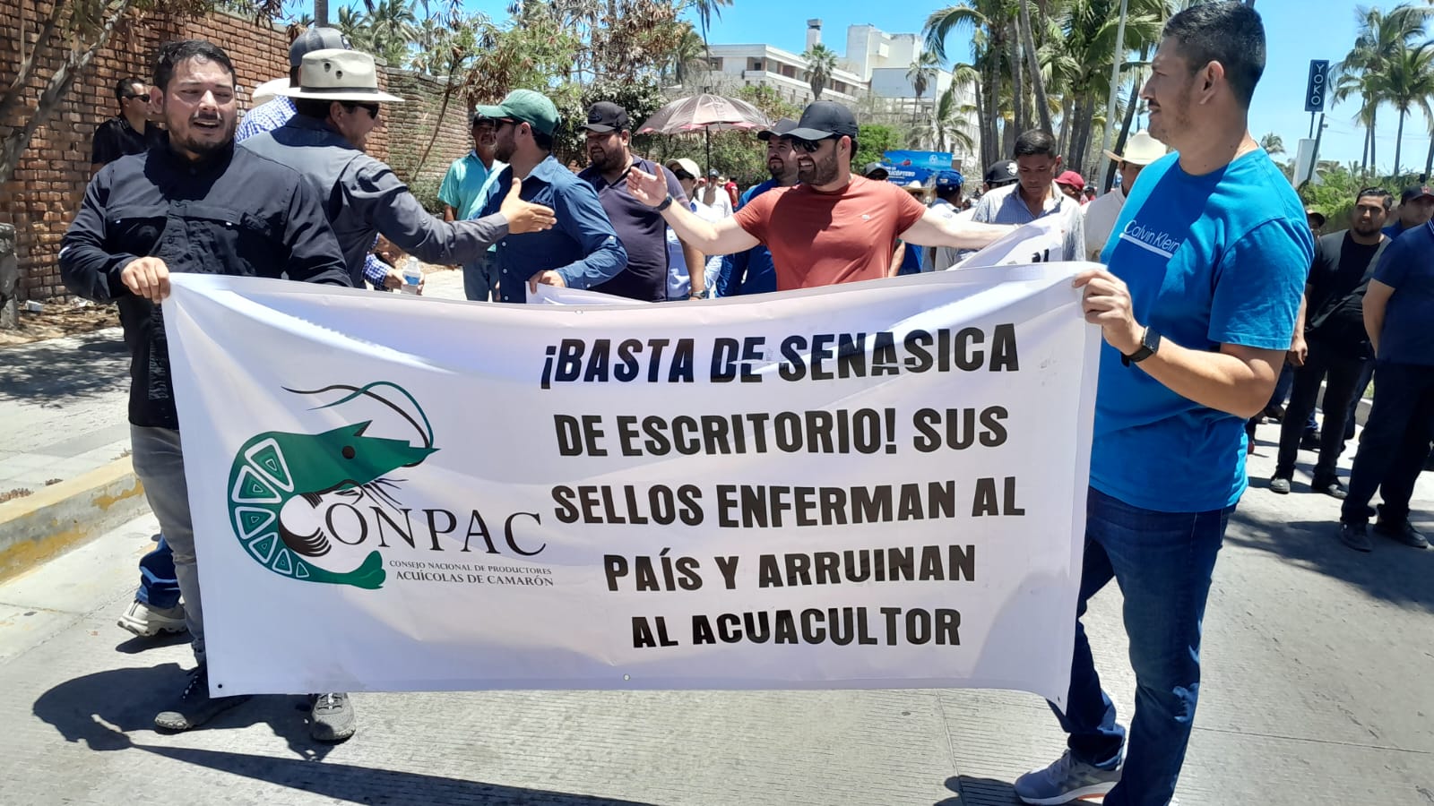 Acuacultores se manifiestan en Mazatlán