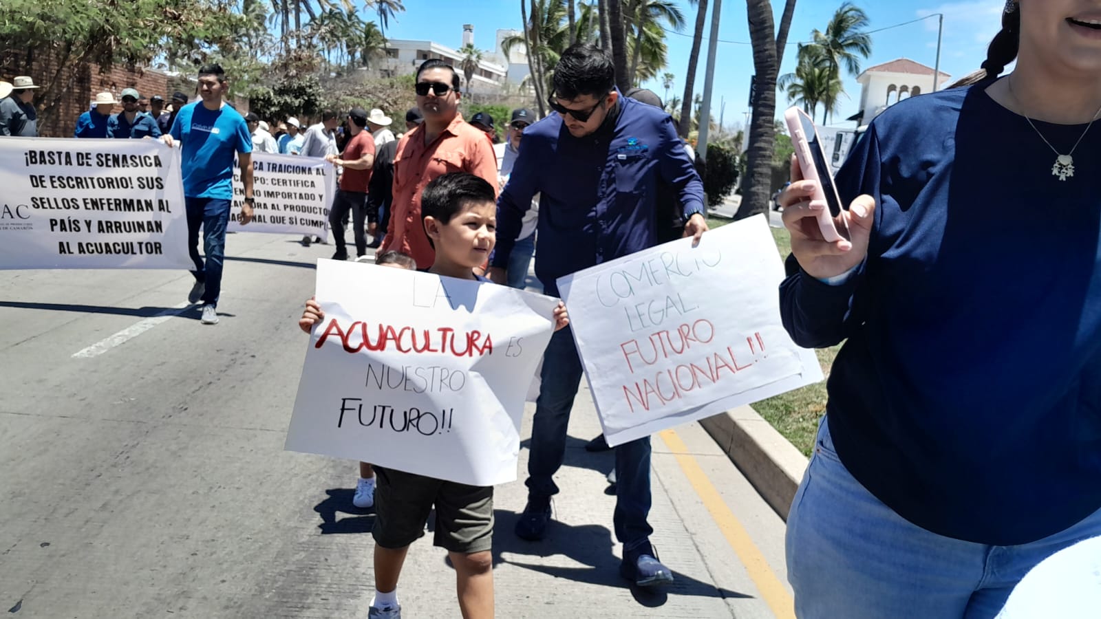 Acuacultores se manifiestan en Mazatlán