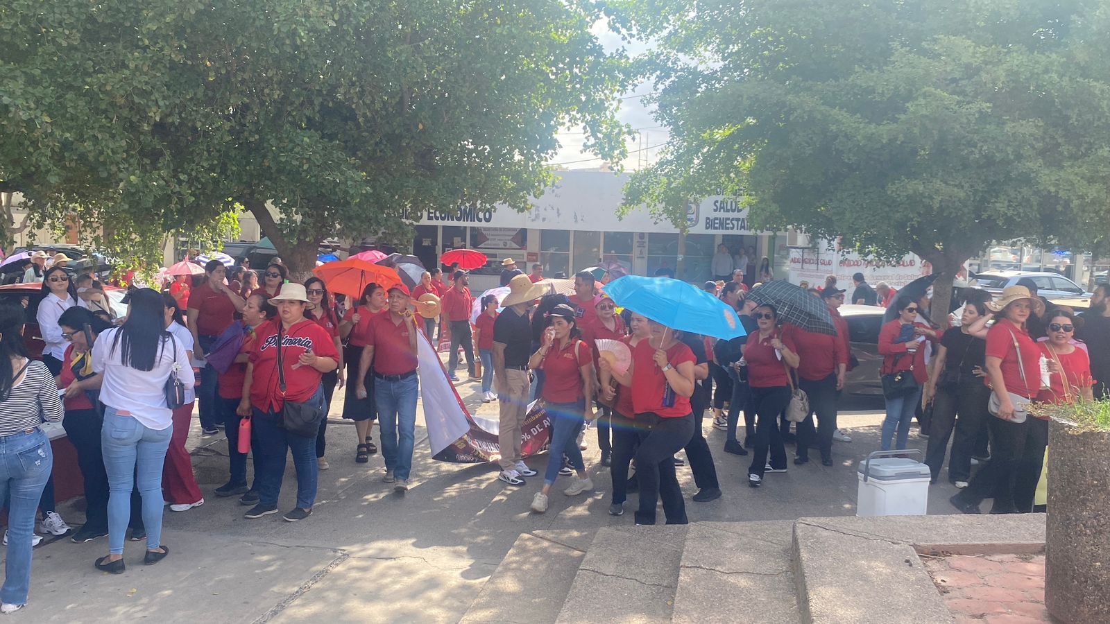 Manifestación de la CNTE en el Ayuntamiento de Guasave