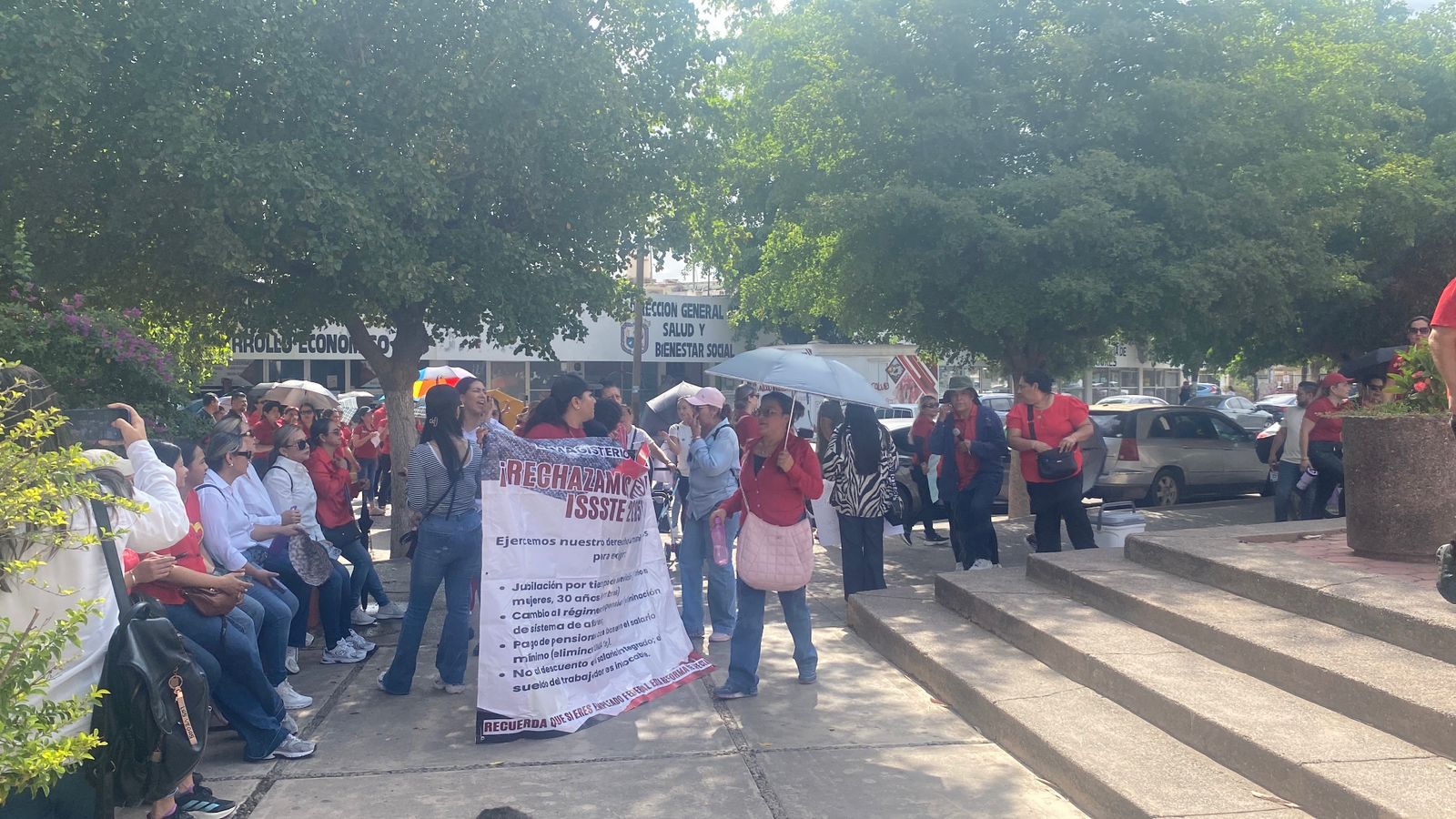 Manifestación de la CNTE en el Ayuntamiento de Guasave