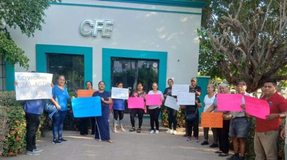 Protestan por altos cobros en Rosario, Sinaloa; CFE instala mesa de atención y busca destrabar bloqueos del servicio