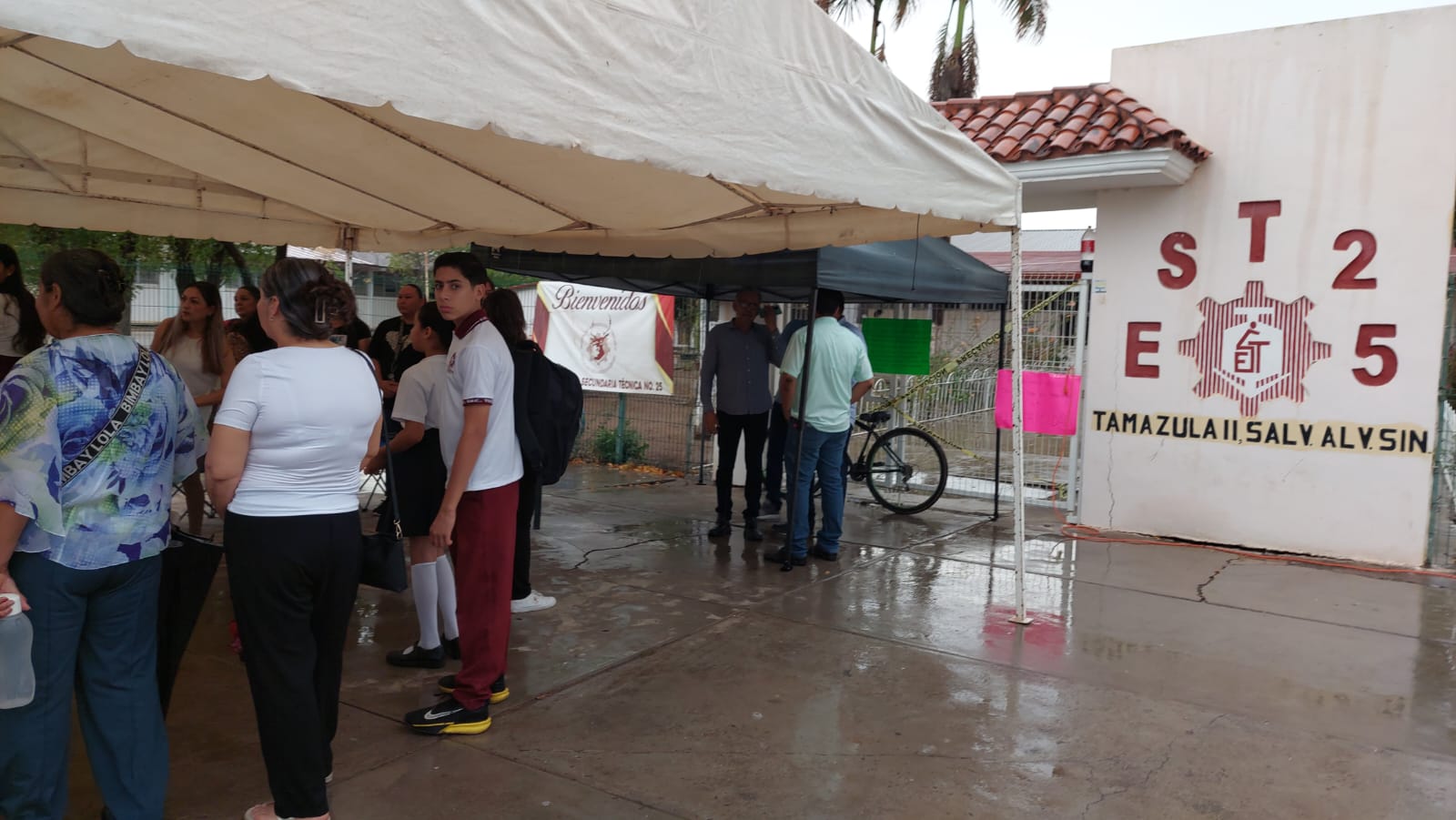 Manifestación en la ETI 25 en Salvador Alvarado