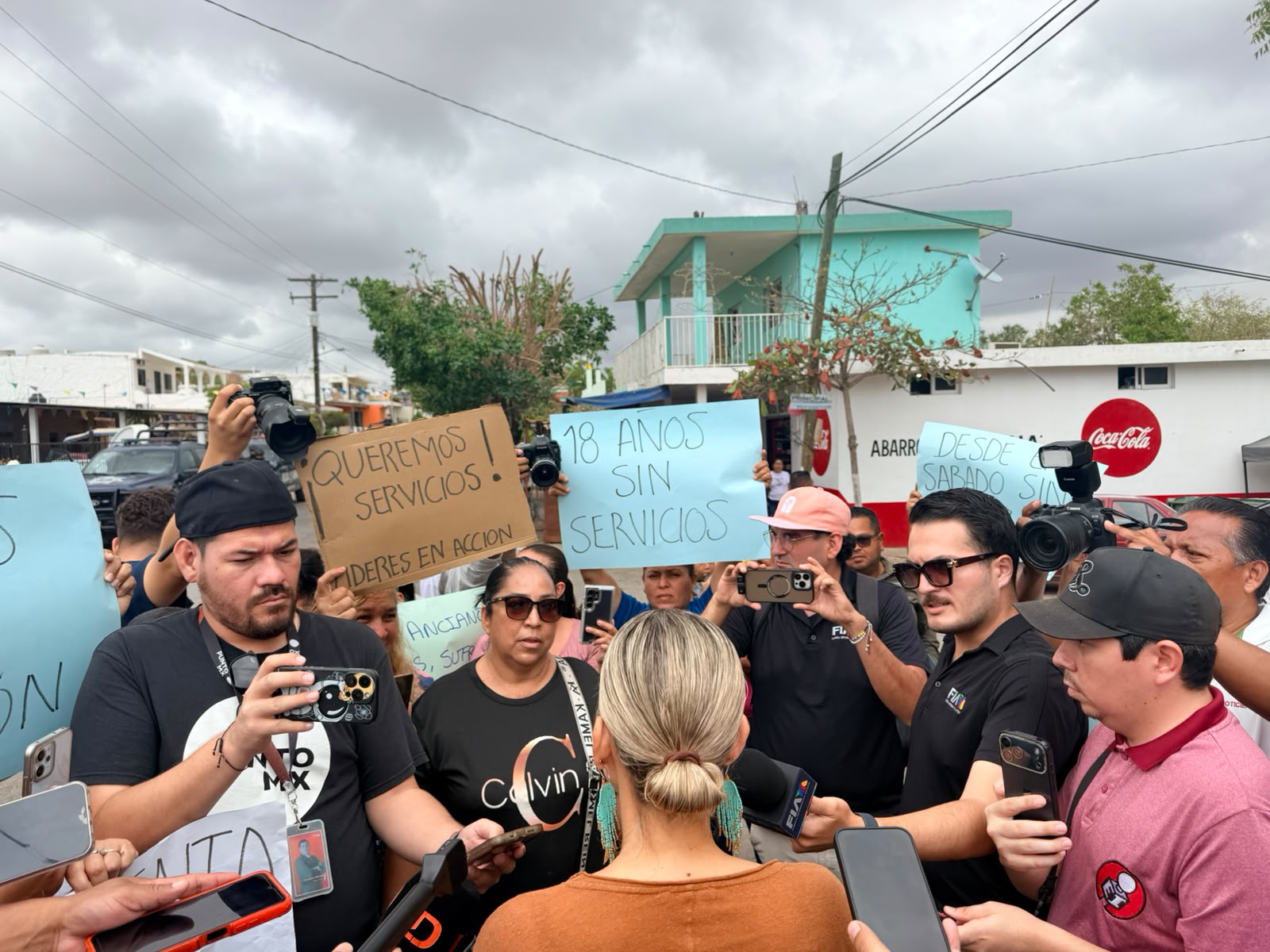 Habitantes de El Habal, en Mazatlán, exigen luz y escrituras