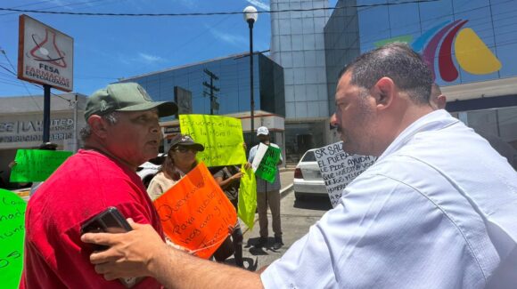 Tras bloqueo de habitantes de La Mora en avenida Rafael Buelna, Ayuntamiento de Mazatlán, Sinaloa promete atención y comunicación directa