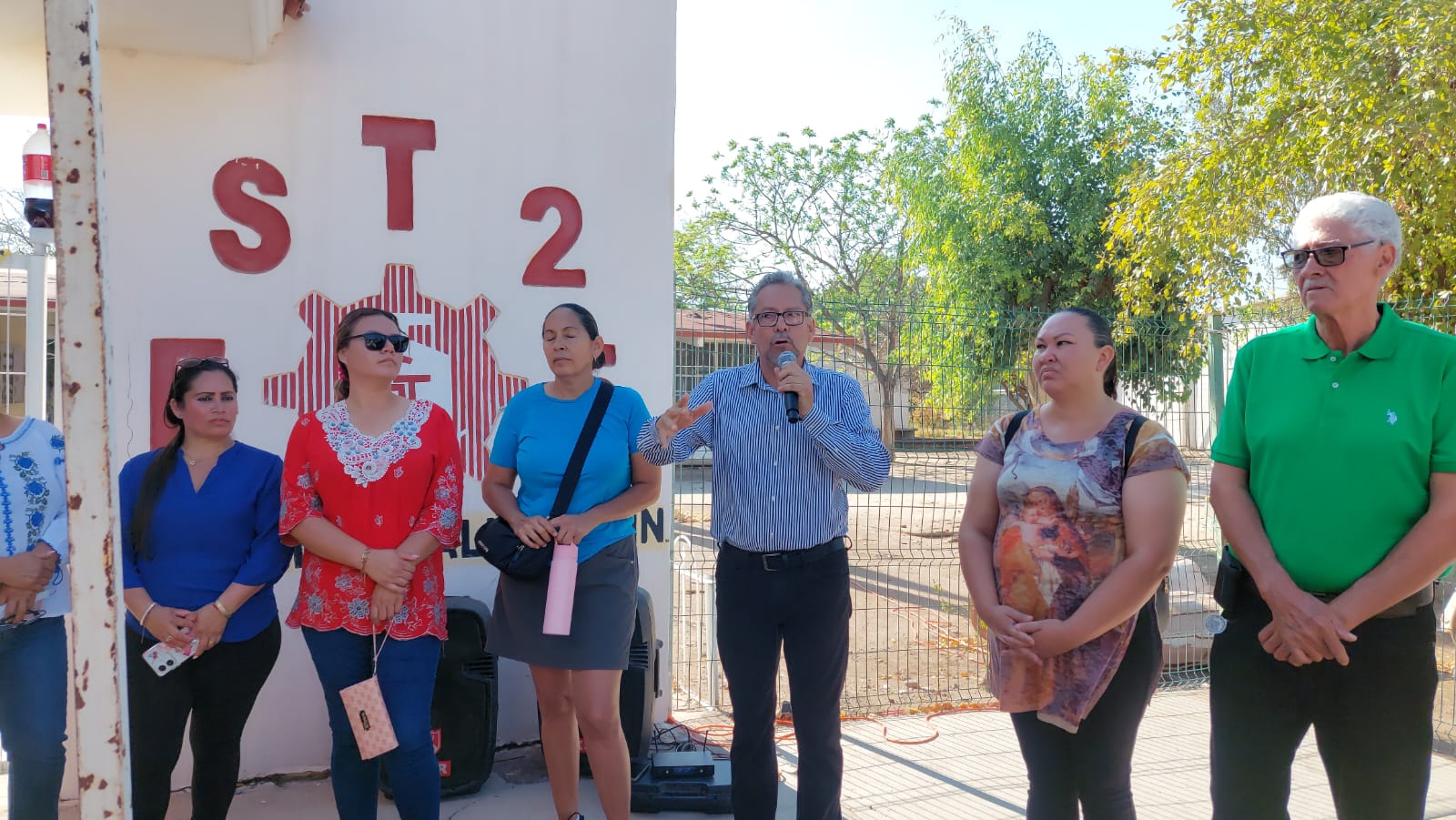 Padres de familia de la ETI 25