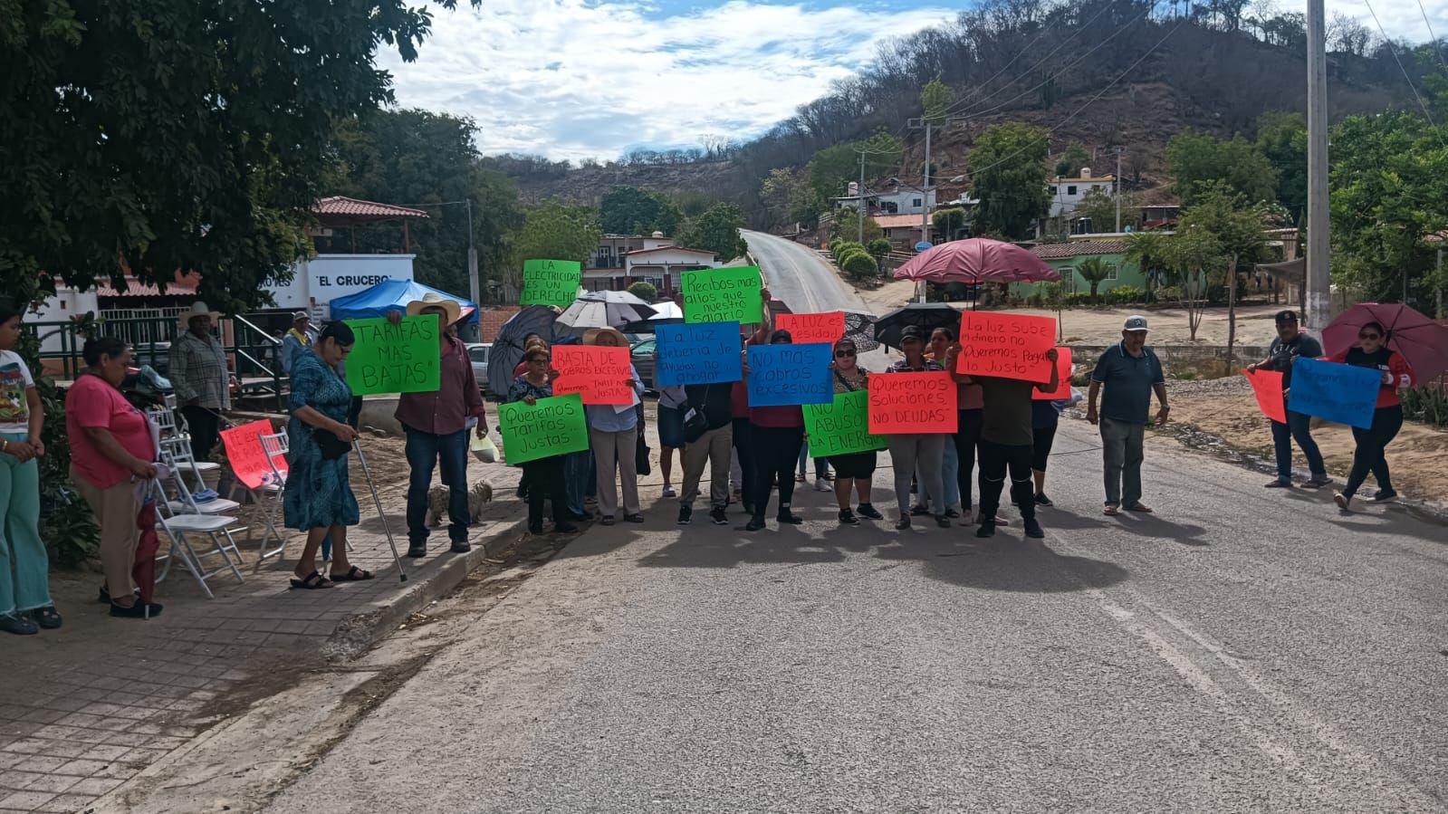 Se manifiestan en Jesús María por altos cobros de energía eléctrica.