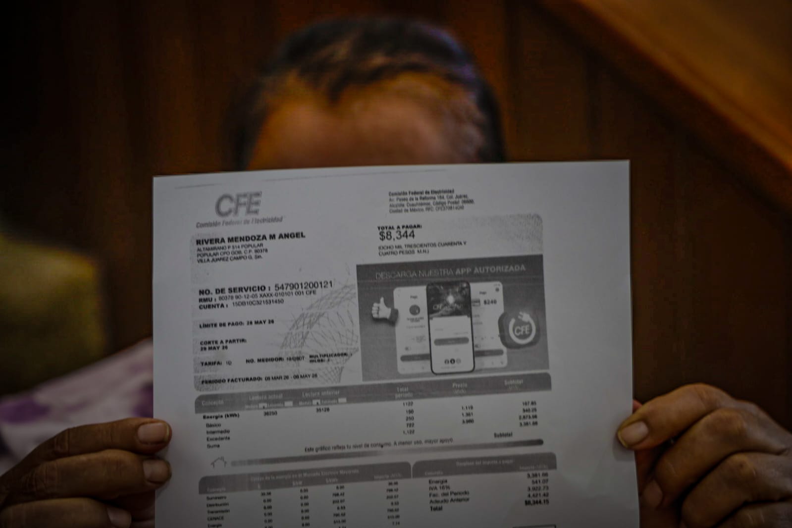 Recibo de luz por $8,344