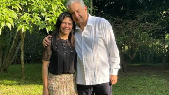 ¿Prima incómoda de AMLO? Sheinbaum ordena revisar caso de Manuela Obrador tras polémicos comentarios sobre Trump