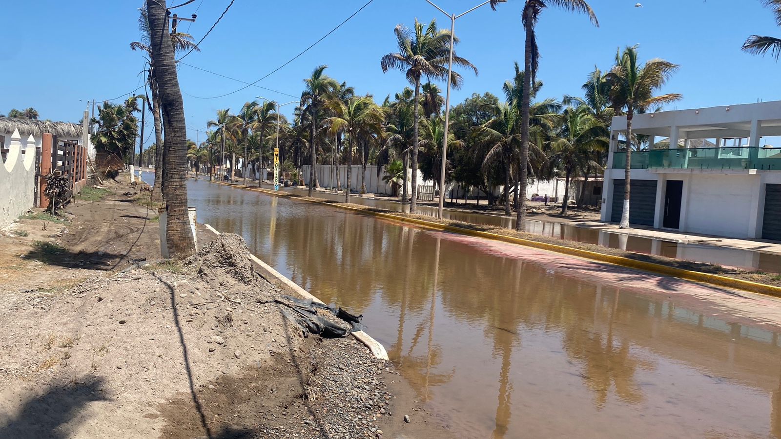 Mar de fondo en Las Glorias