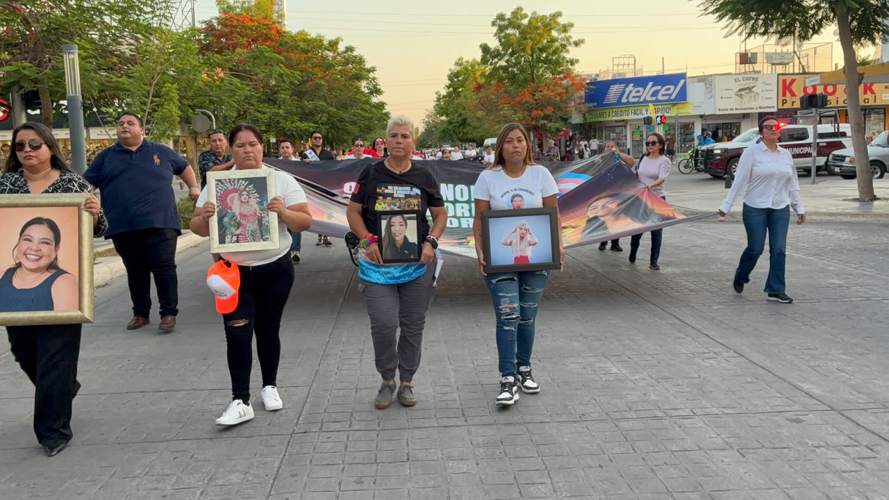 Marcha del Silencio en Los Mochis de la comunidad LGBT+ para exigir justicia por homicidios y feminicidios en el norte de Sinaloa