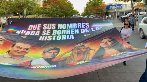 Comunidad LGBTQ+ marcha en silencio, exigen justicia por las víctimas de homicidio en la zona norte de Sinaloa