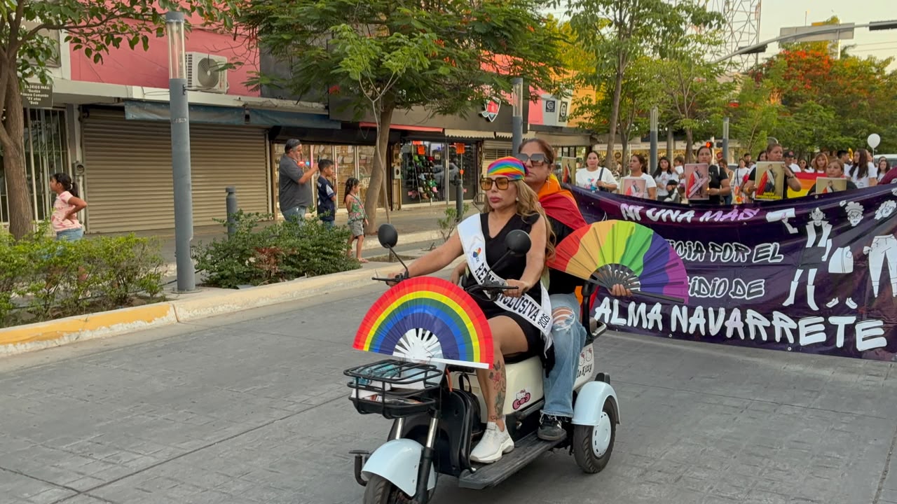 Marcha del Silencio en Los Mochis de la comunidad LGBT+ para exigir justicia por homicidios y feminicidios en el norte de Sinaloa