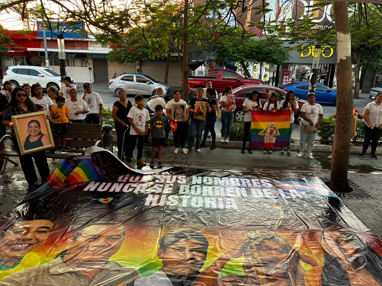 Marcha del Silencio en Los Mochis de la comunidad LGBT+ para exigir justicia por homicidios y feminicidios en el norte de Sinaloa