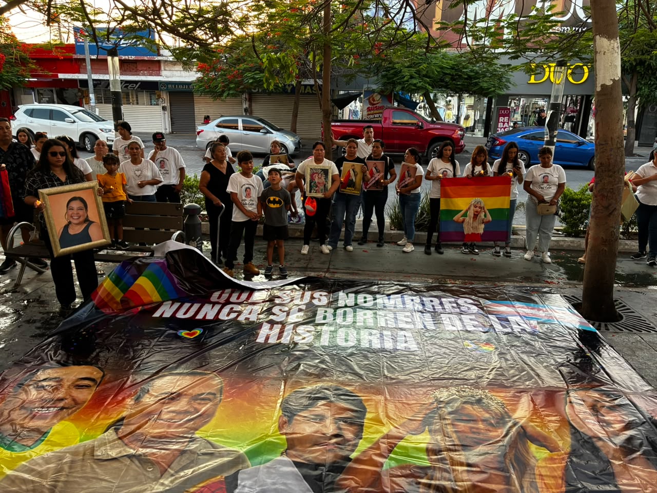 Marcha del Silencio en Los Mochis de la comunidad LGBT+ para exigir justicia por homicidios y feminicidios en el norte de Sinaloa