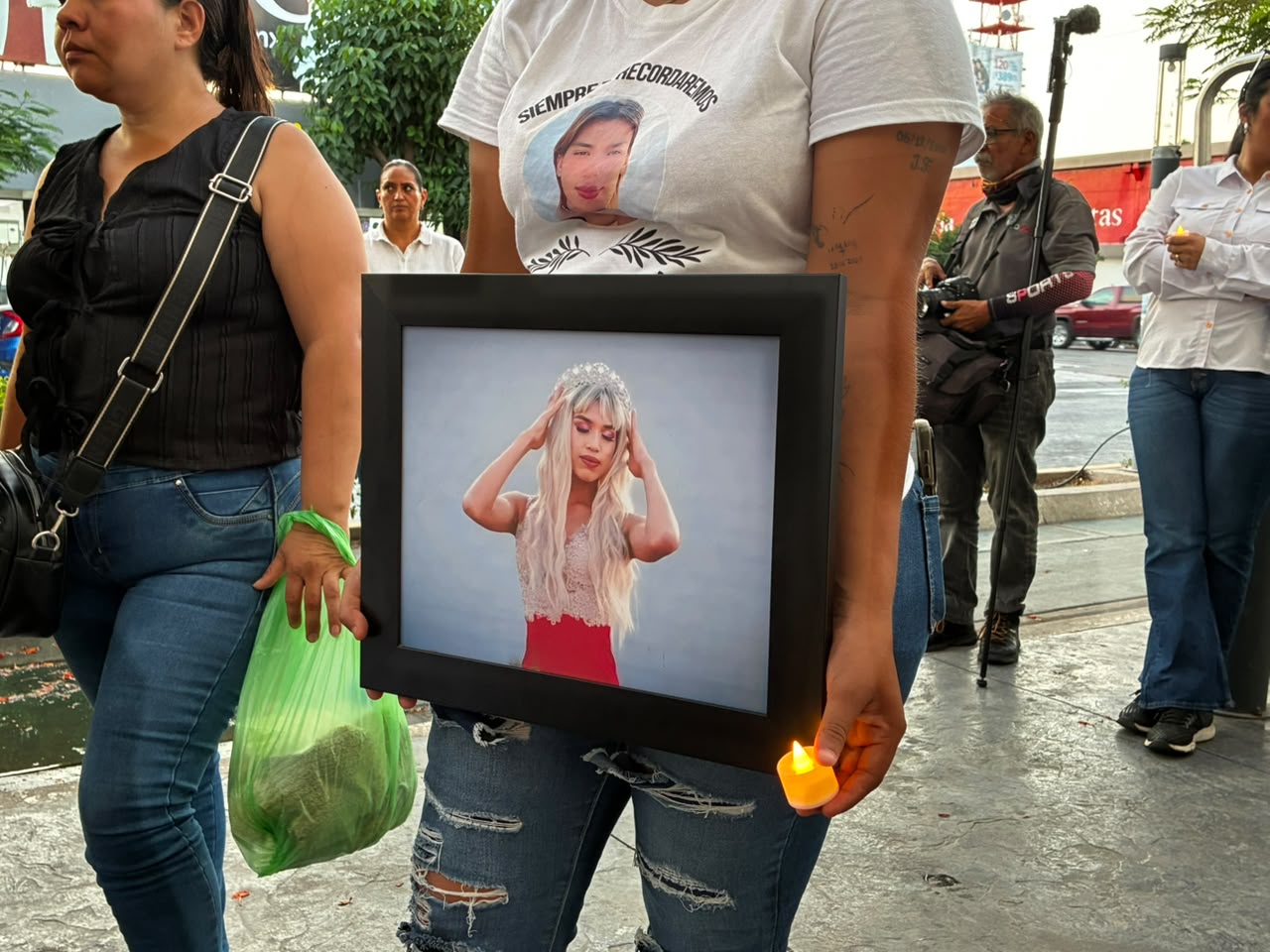 Marcha del Silencio en Los Mochis de la comunidad LGBT+ para exigir justicia por homicidios y feminicidios en el norte de Sinaloa