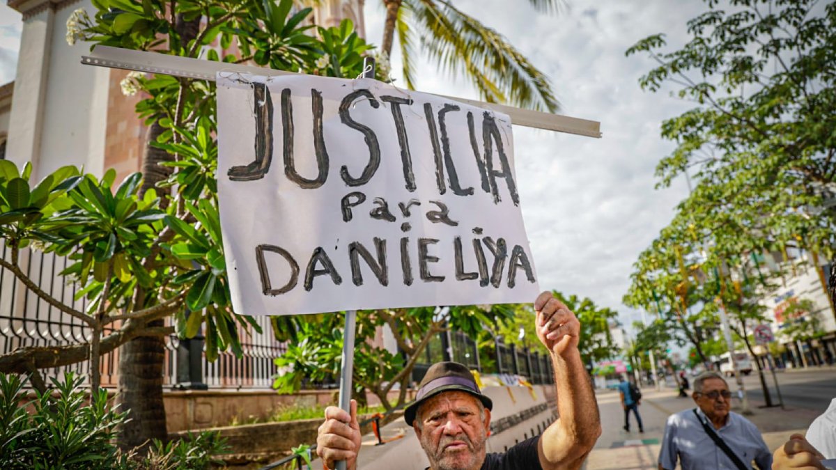 marchan en culiacan sinaloa para exigir justicia por daniel serrano daniel