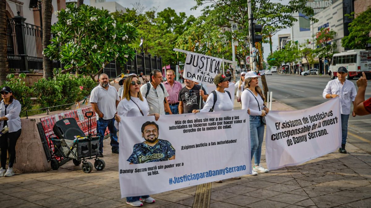 marchan en culiacan sinaloa para exigir justicia por daniel serrano familia