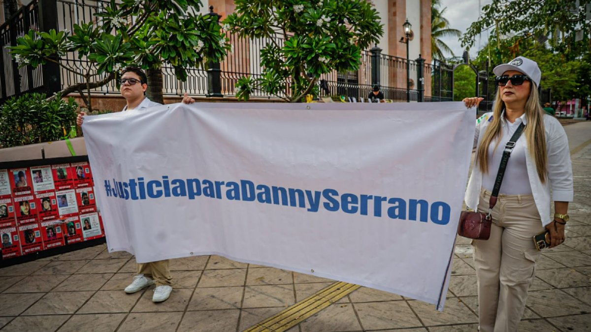 marchan en culiacan sinaloa para exigir justicia por daniel serrano pancarta
