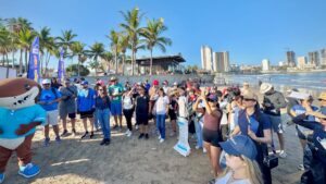 mazatlan sinaloa protagoniza historica limpieza de playa grupo