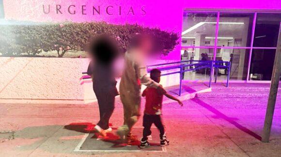 Síndico de San Miguel traslada de emergencia a menor por picaduras de abejas, al IMSS de Los Mochis, Sinaloa