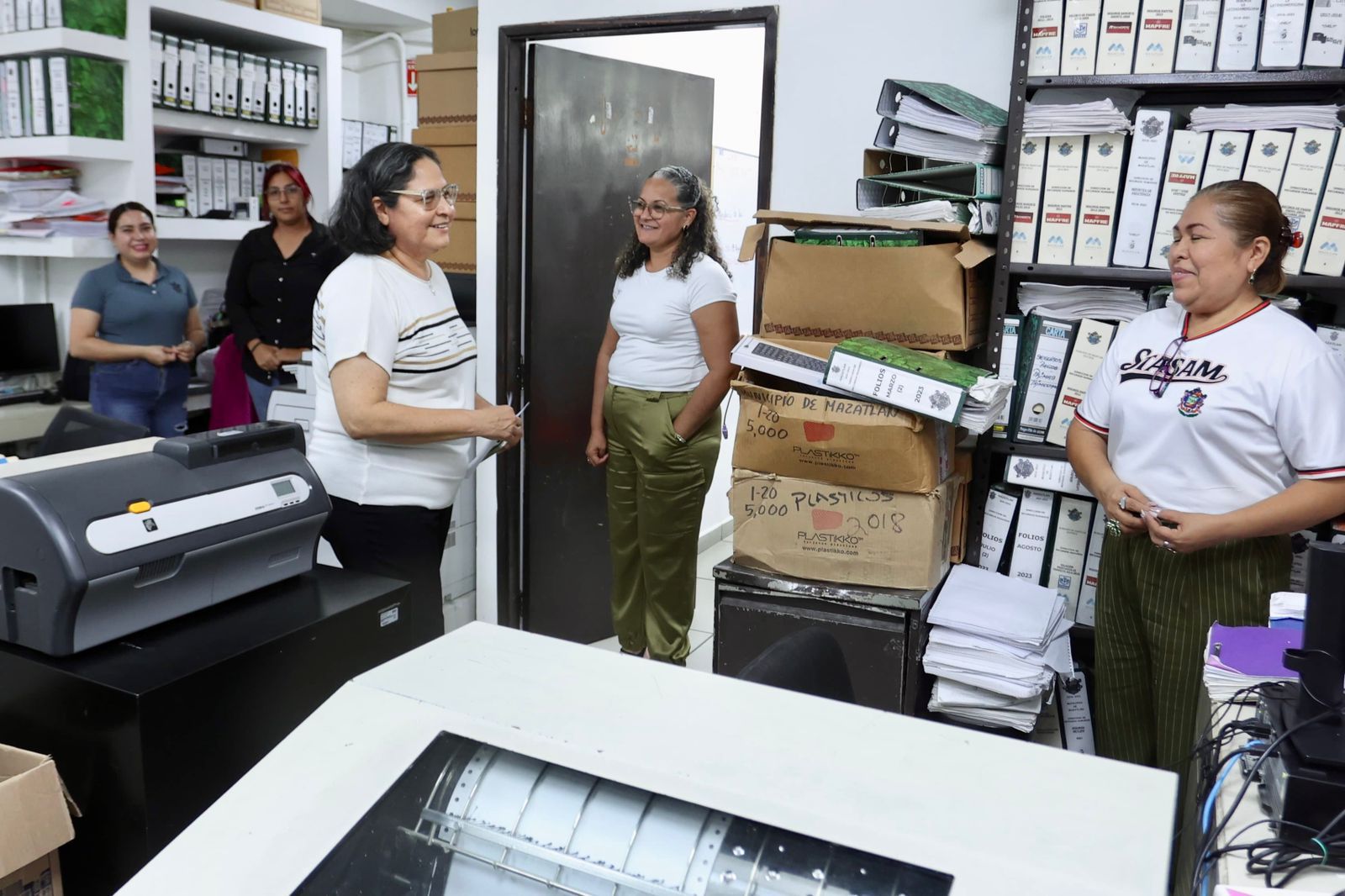 Minerva Osuna supervisa oficinas del Ayuntamiento de Mazatlán