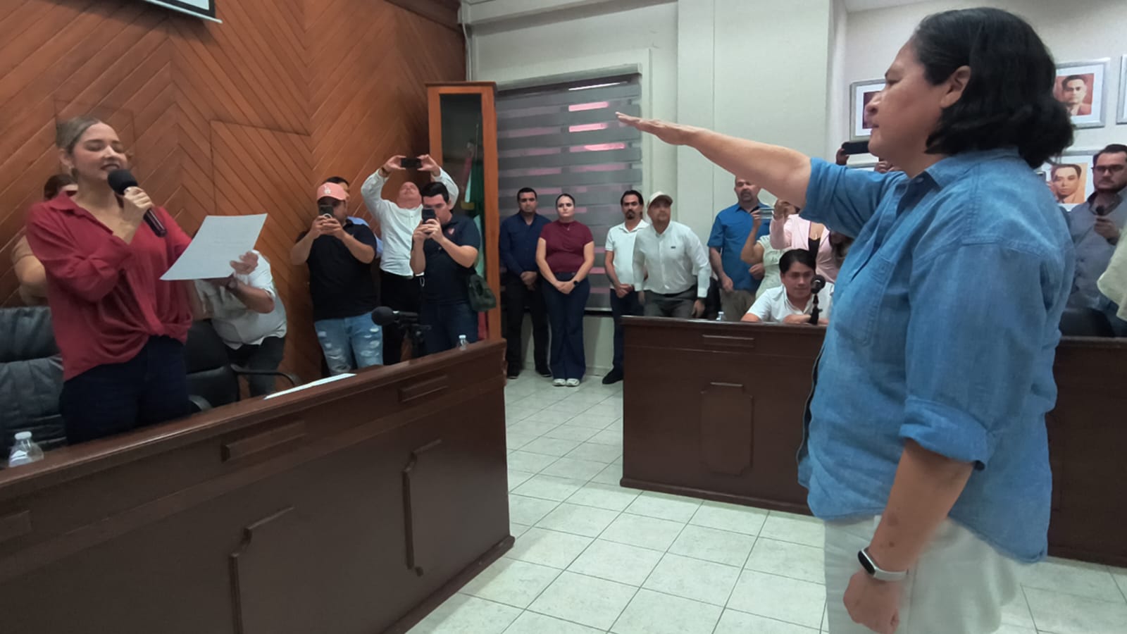 Minerva Osuna Zavala rinde protesta como presidenta municipal provisional de Mazatlán