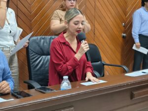 Minerva Osuna Zavala rinde protesta como presidenta municipal provisional de Mazatlán