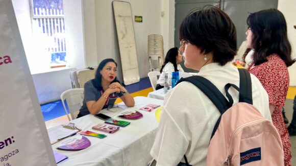 Cepavif capacita a policías de Mazatlán, Sinaloa, y refuerza prevención de violencia familiar en Feria del Empleo
