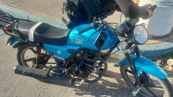 Policías de Ahome recuperan motocicleta con reporte de robo en Los Mochis, Sinaloa
