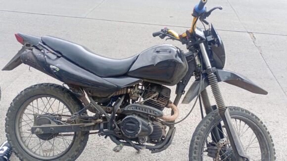 ¡Por dos infracciones lo detuvieron! Descubrne motocicleta con reporte de robo durante operativo en Mazatlán, Sinaloa