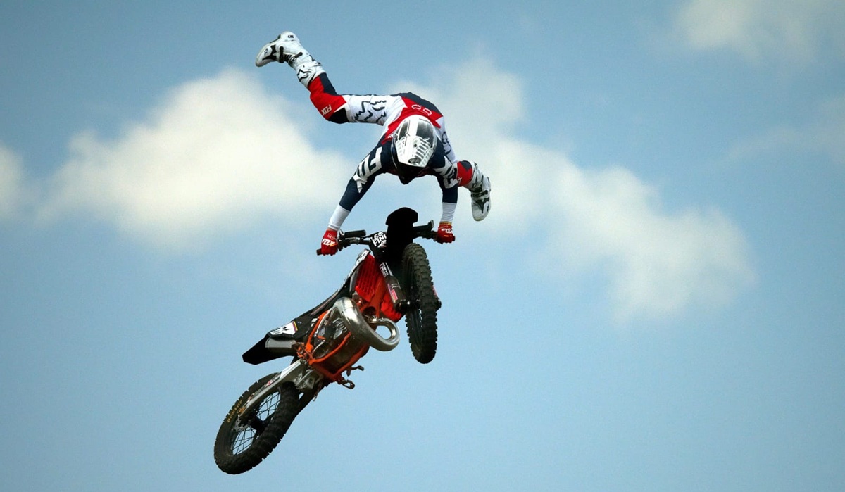 Motociclismo acrobático freestyle motocross