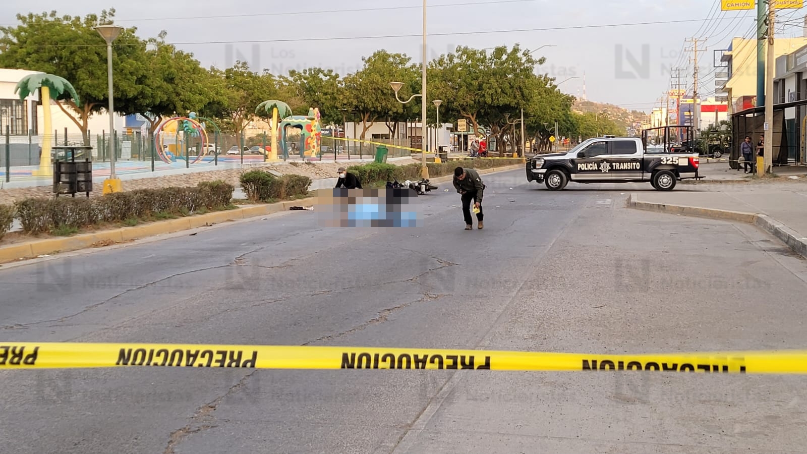 Accidente entre motociclista y peatones en Mazatlán deja una persona fallecida y cuatro heridas