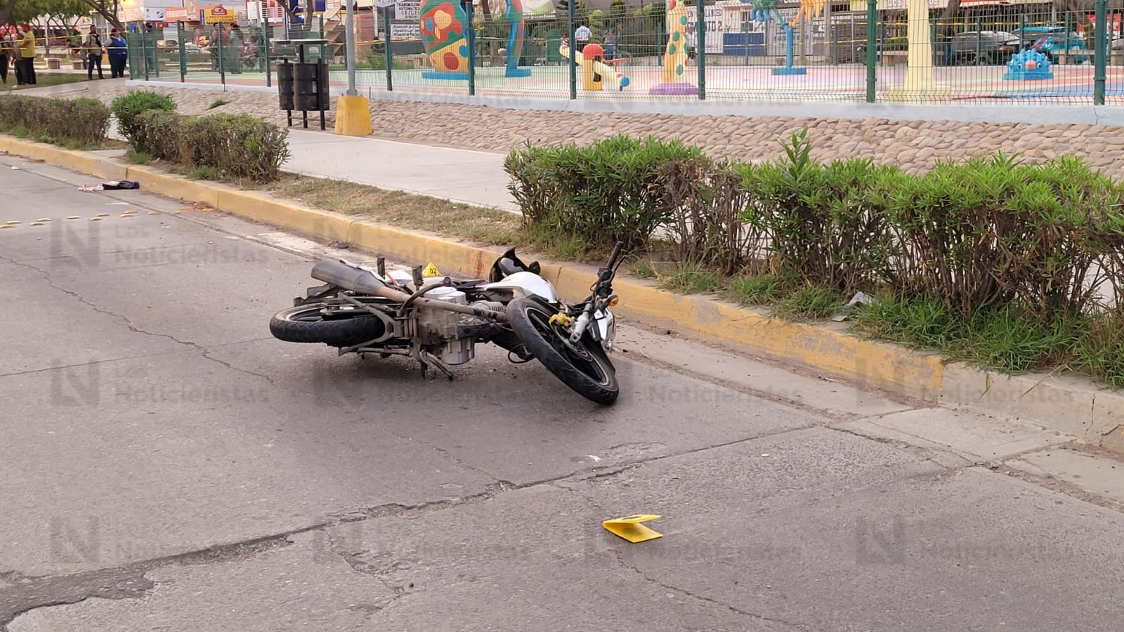 Accidente entre motociclista y peatones en Mazatlán deja una persona fallecida y cuatro heridas