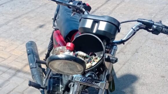 Motociclista y acompañante resultan lesionados tras choque en céntrico crucero de Guasave, Sinaloa