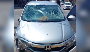 Motociclista choca contra auto en el Centro de Guasave