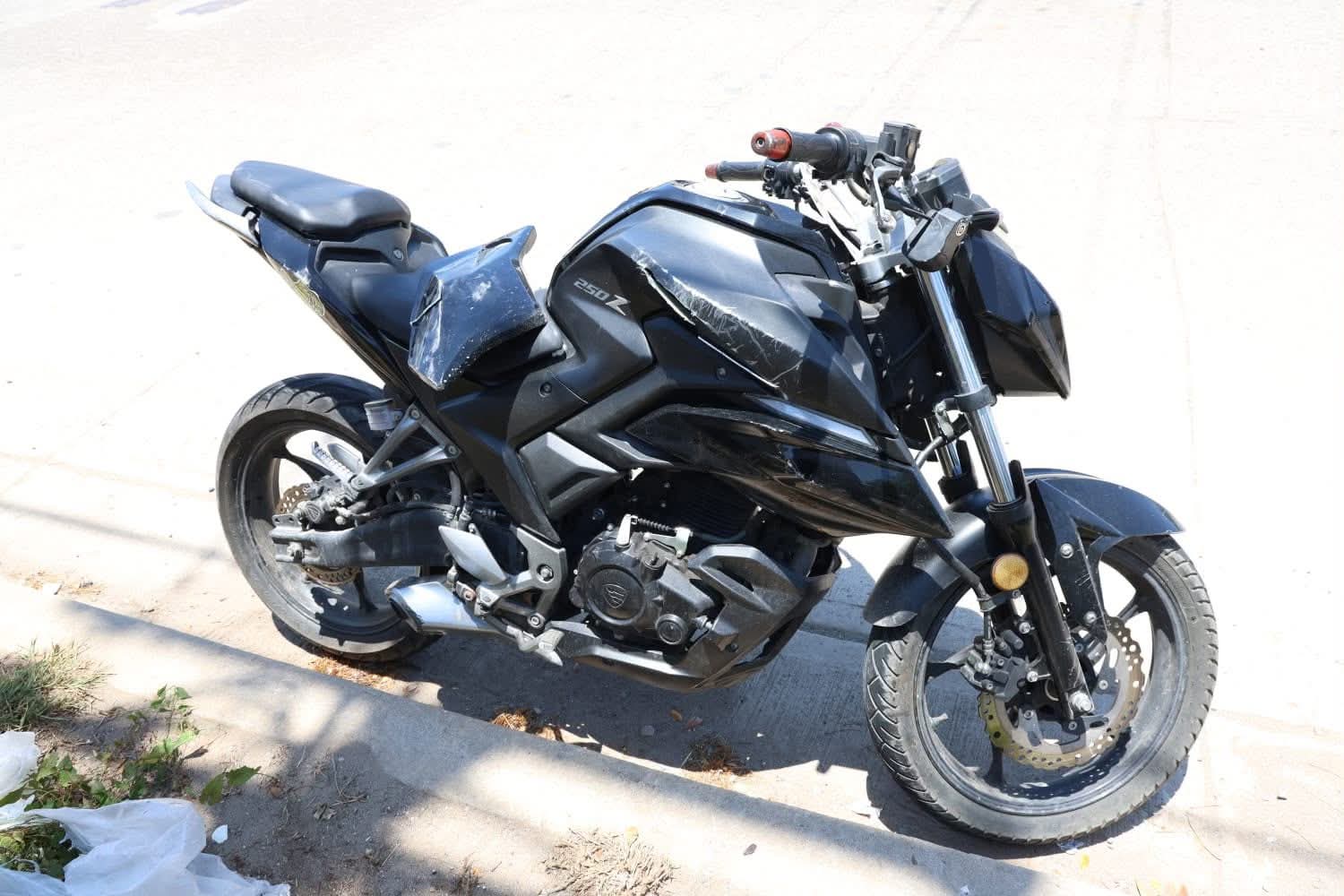 Motociclista choca contra auto en Mazatlán, Sinaloa
