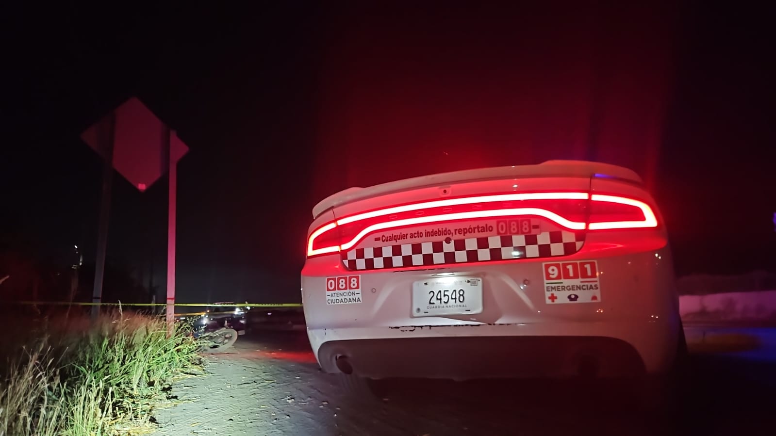 Hallan a motociclista sin vida sobre la carretera Culiacán-Eldorado
