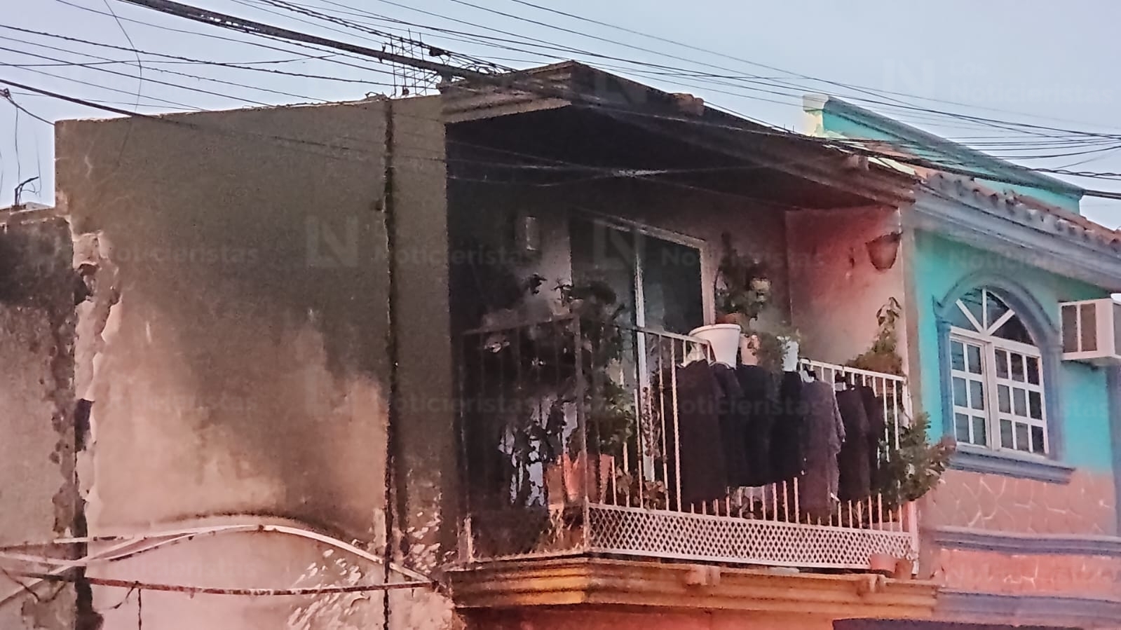 Mujer muere en incendio de vivienda en Infonavit Barrancos, Culiacán