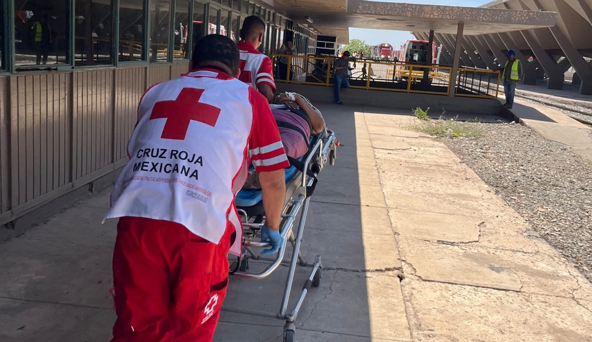 Mujer pierde un pie al intentar subir al tren en El Fuerte