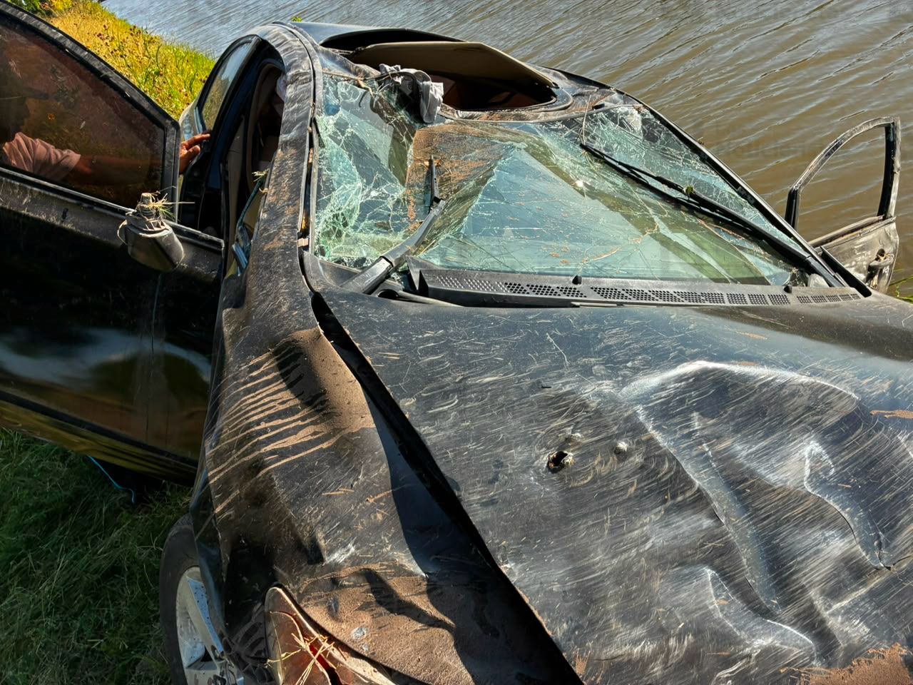 Mujer vuelca en el ejido Campo 4, en El Fuerte