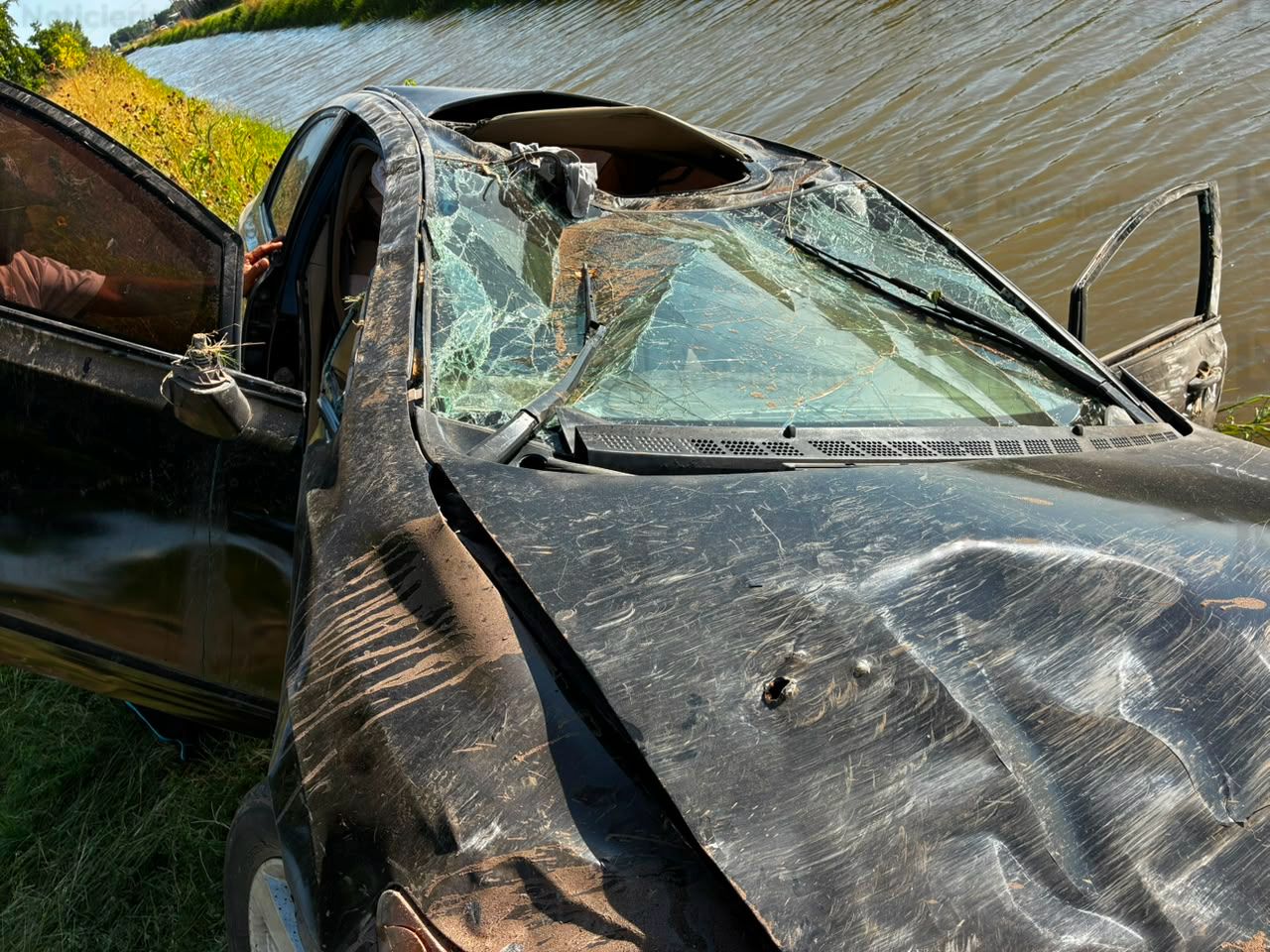 Mujer vuelca en el ejido Campo 4, en El Fuerte