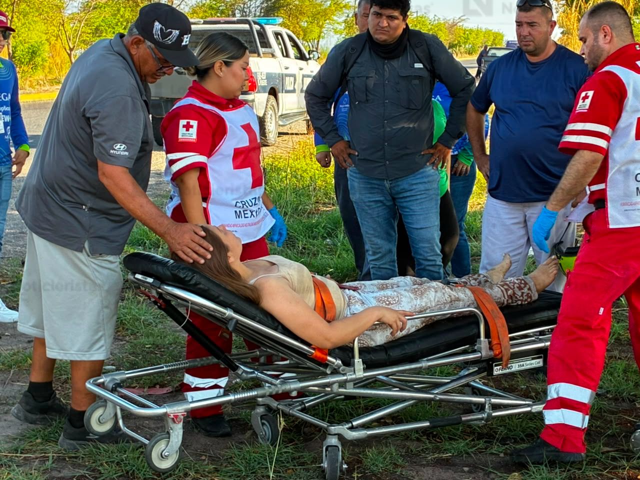 Mujer vuelca en el ejido Campo 4, en El Fuerte