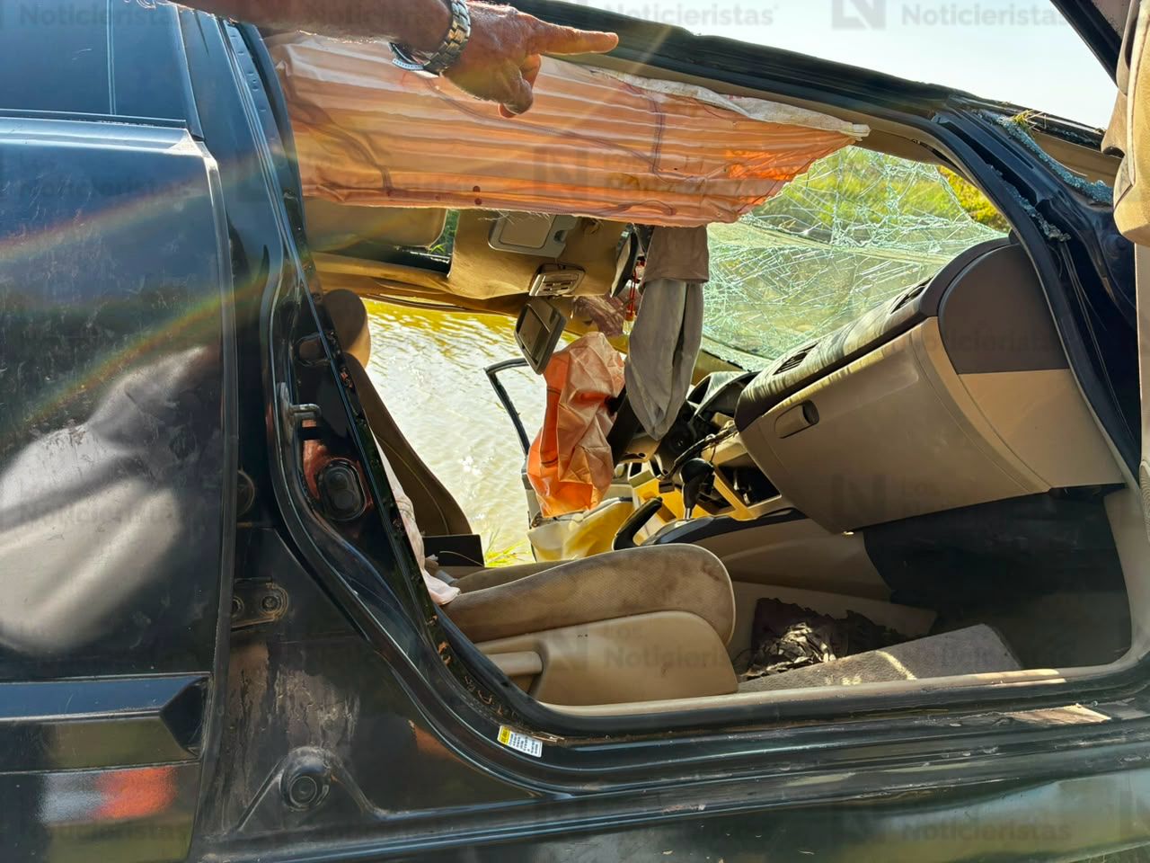 Mujer vuelca en el ejido Campo 4, en El Fuerte