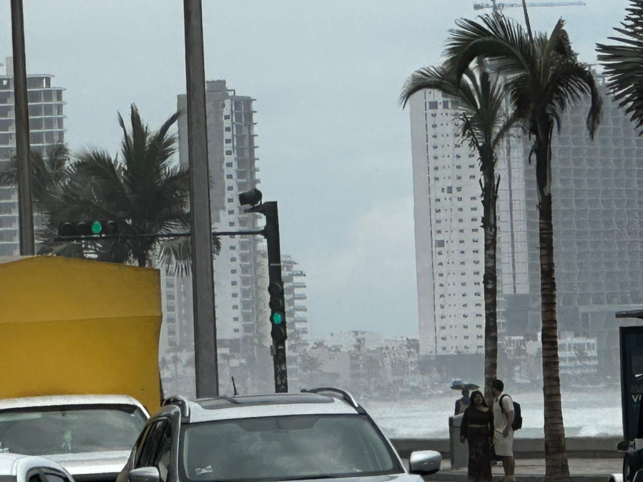 Neblina en el malecón de Mazatlán