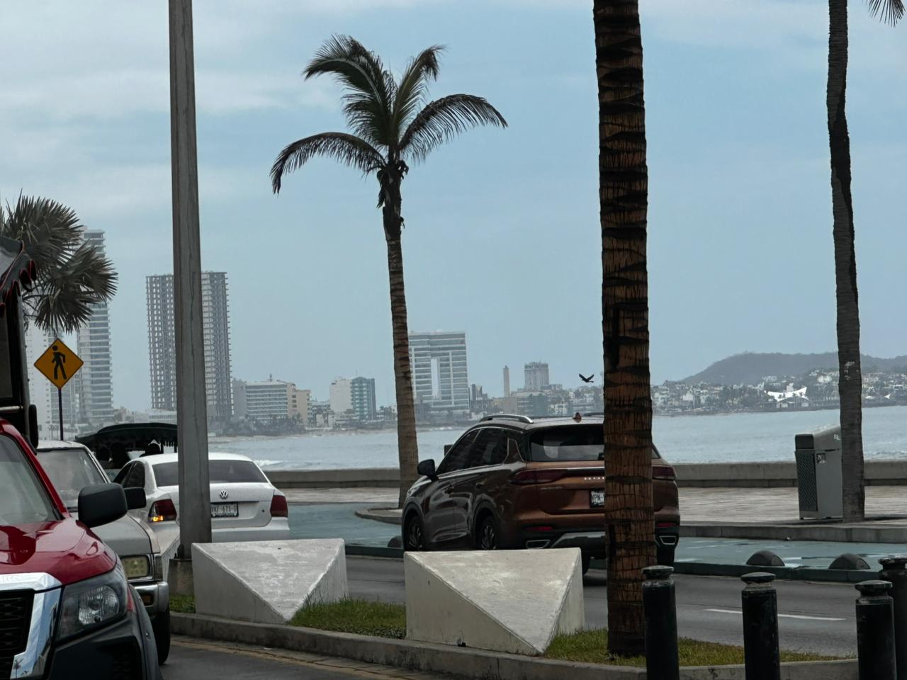 Neblina en el malecón de Mazatlán