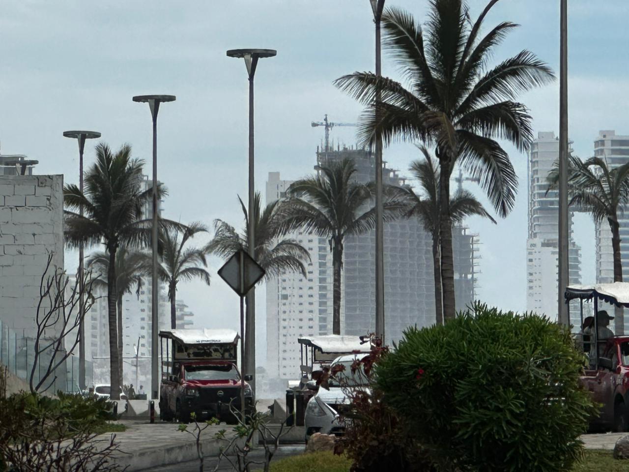 Neblina en el malecón de Mazatlán