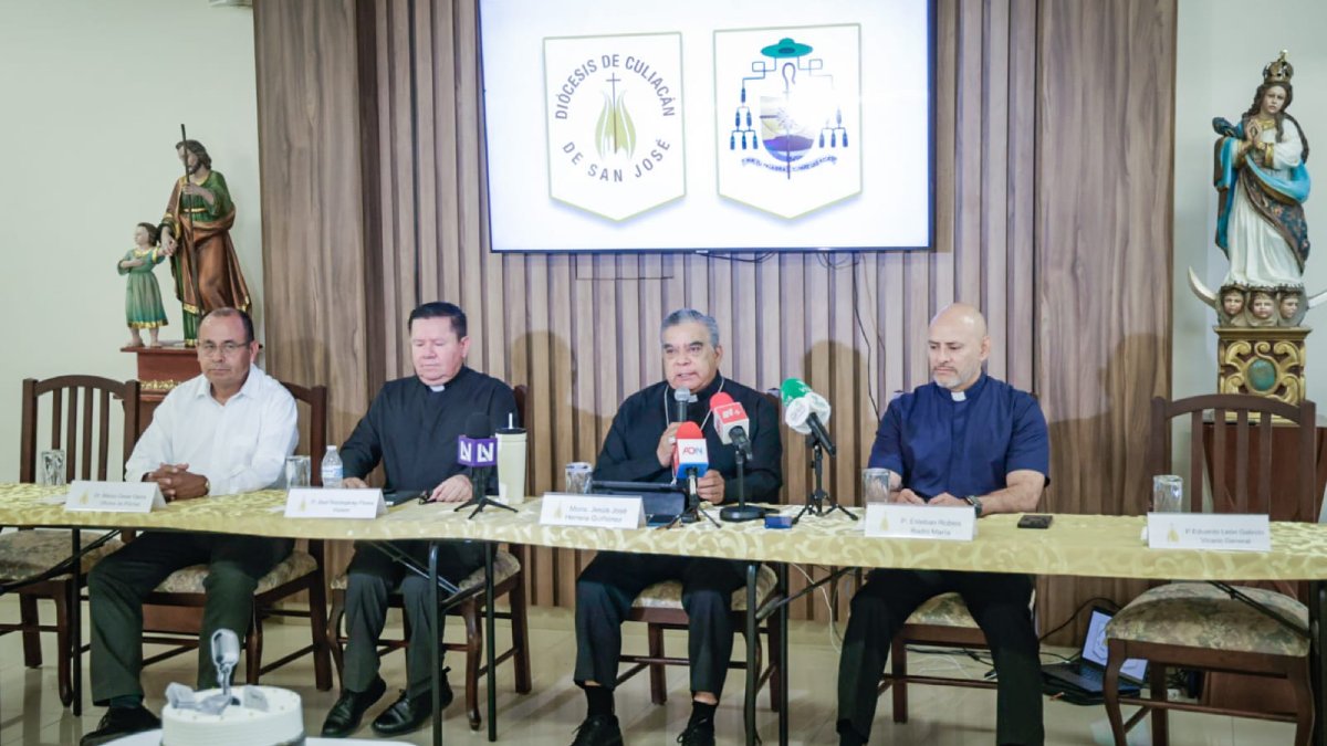 obispo de la diocesis de culiacan monseñor jesus jose herrera quiñonez